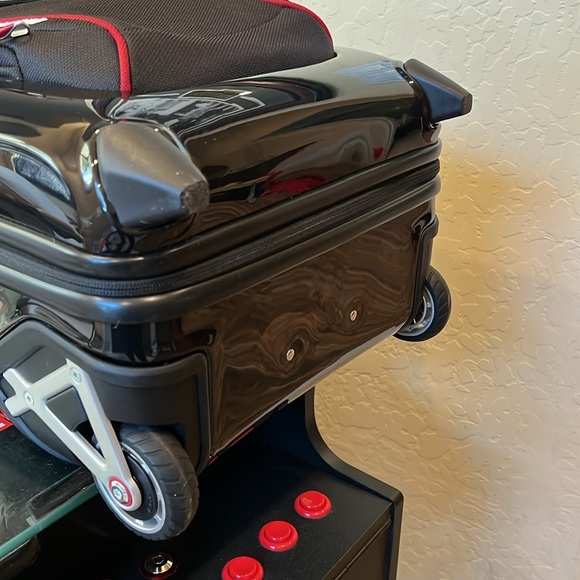 Tumi Ducati upright carryon, 2 wheels - Picture 15 of 15